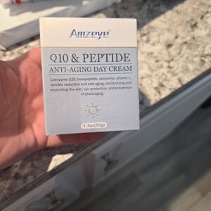 New Sealed In Box Q10 & Peptide Anti-Aging Day Cream - White